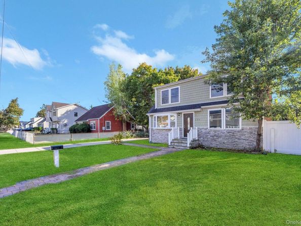 259 35th Street, Lindenhurst NY 11757