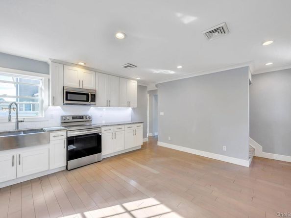 259 35th Street, Lindenhurst NY 11757