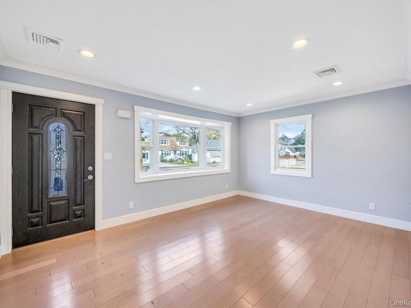 259 35th Street, Lindenhurst NY 11757