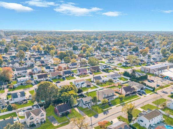 259 35th Street, Lindenhurst NY 11757