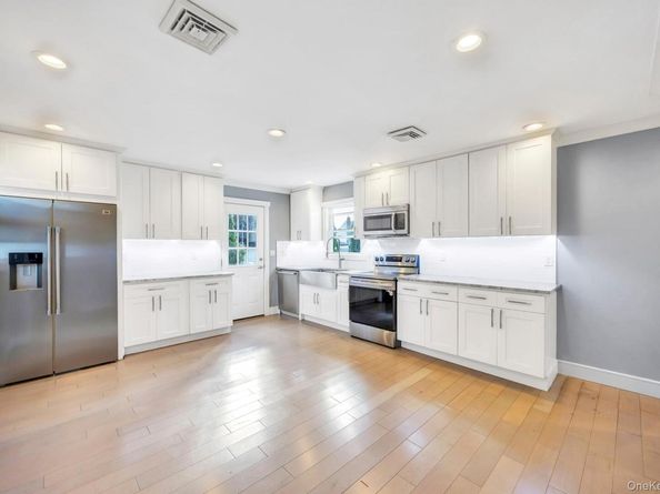 259 35th Street, Lindenhurst NY 11757