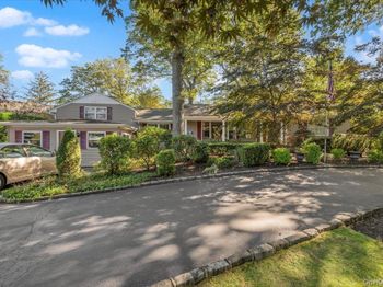 1109 Round Swamp Road