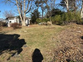 1557 N Gardiner Drive, Bay Shore NY 11706