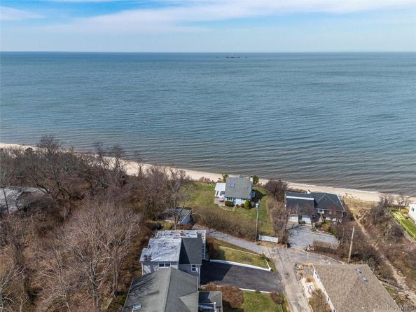 31 W Fairview Avenue, Jamesport NY 11901