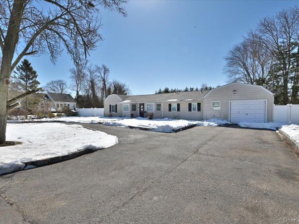 62 Bayside Avenue, Amityville NY 11701