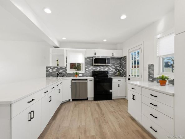 2409 Lindy Road, Westbury NY 11590