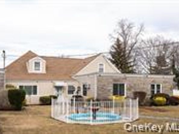 24 Whaley Street, Freeport NY 11520