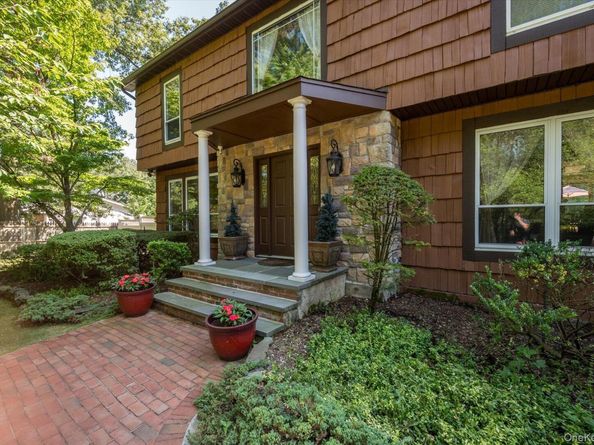 219 Burrs Lane, Dix Hills NY 11746