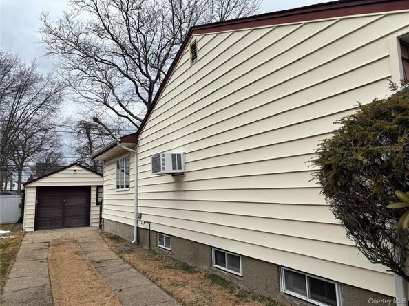 660 Hewlett Street, Franklin Square NY 11010