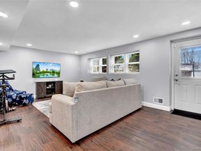 6 Little Court, Deer Park NY 11729