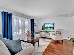 6 Little Court, Deer Park NY 11729