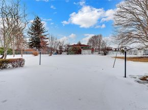 6 Little Court, Deer Park NY 11729