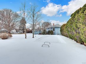 6 Little Court, Deer Park NY 11729