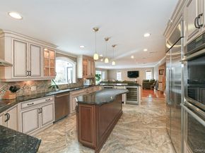 17 Susan Lane, Dix Hills NY 11746