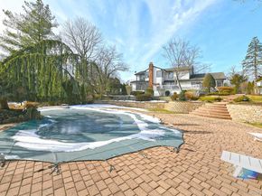 17 Susan Lane, Dix Hills NY 11746