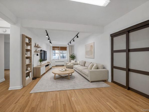 2080 Barnes Avenue 4E, Bronx NY 10462