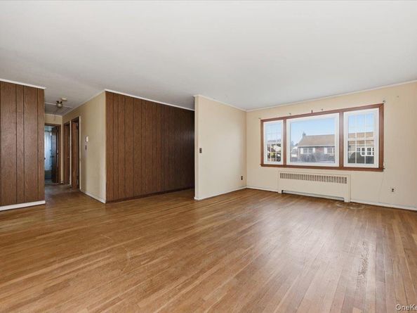 2 McLeod Street, Massapequa Park NY 11762