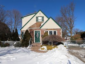 58 Elm Court, New Hyde Park NY 11040