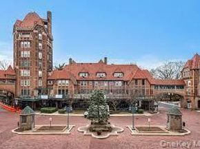69-40 YELLOWSTONE Boulevard 108, Forest Hills NY 11375