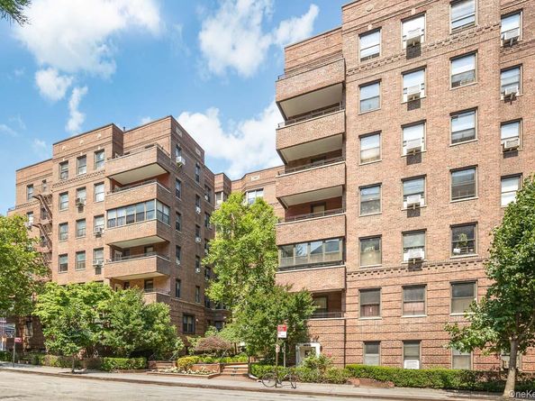 69-40 YELLOWSTONE Boulevard 108, Forest Hills NY 11375