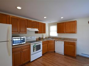 82 Village Circle W, Manorville NY 11949