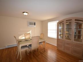 82 Village Circle W, Manorville NY 11949