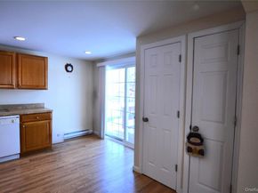 82 Village Circle W, Manorville NY 11949