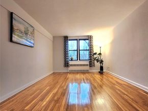 11 Wooleys Lane 2E, Great Neck NY 11023