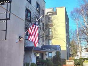 11 Wooleys Lane 2E, Great Neck NY 11023