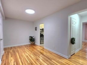 11 Wooleys Lane 2E, Great Neck NY 11023