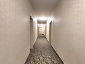 11 Wooleys Lane 2E, Great Neck NY 11023