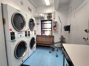 11 Wooleys Lane 2E, Great Neck NY 11023