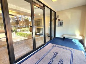 11 Wooleys Lane 2E, Great Neck NY 11023