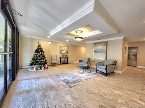 11 Wooleys Lane 2E, Great Neck NY 11023