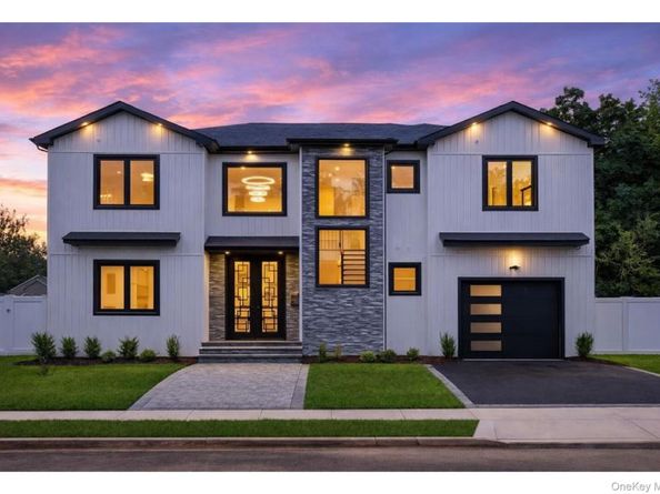 2 Radial Lane, Levittown NY 11756