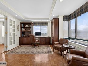 100 Hilton Avenue PH 5, Garden City NY 11530