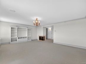 100 Hilton Avenue PH 5, Garden City NY 11530
