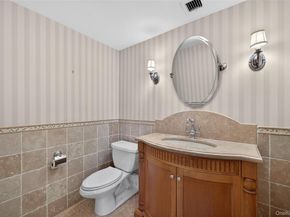 100 Hilton Avenue PH 5, Garden City NY 11530