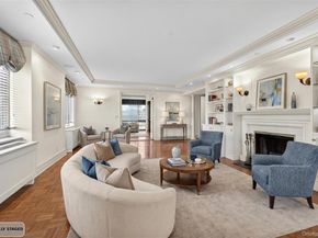 100 Hilton Avenue PH 5, Garden City NY 11530