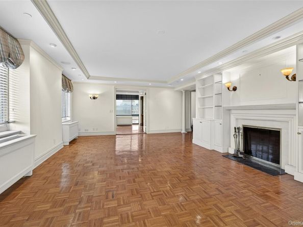 100 Hilton Avenue PH 5, Garden City NY 11530