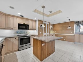 100 Hilton Avenue PH 5, Garden City NY 11530