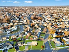 15 Autumn Lane, Hicksville NY 11801