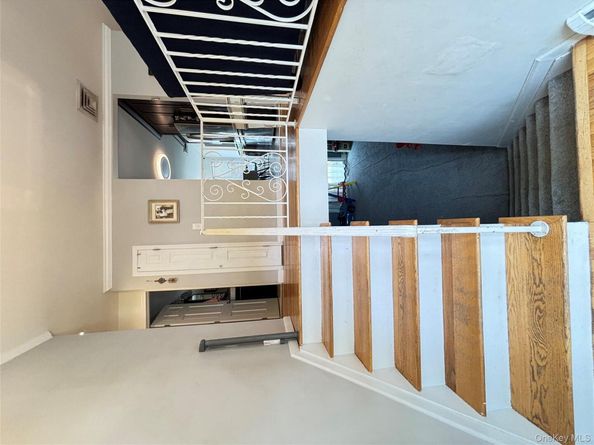 6 Valley Lane E, North Woodmere NY 11581