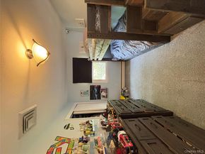 6 Valley Lane E, North Woodmere NY 11581