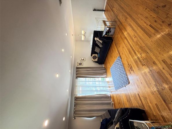 6 Valley Lane E, North Woodmere NY 11581
