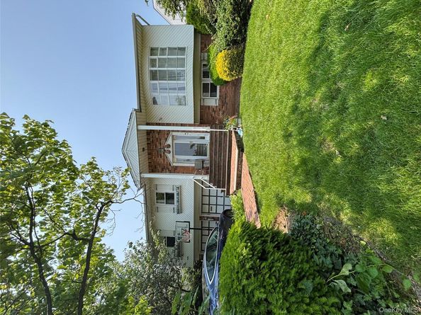 6 Valley Lane E, North Woodmere NY 11581