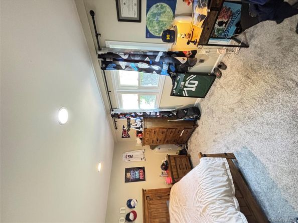 6 Valley Lane E, North Woodmere NY 11581