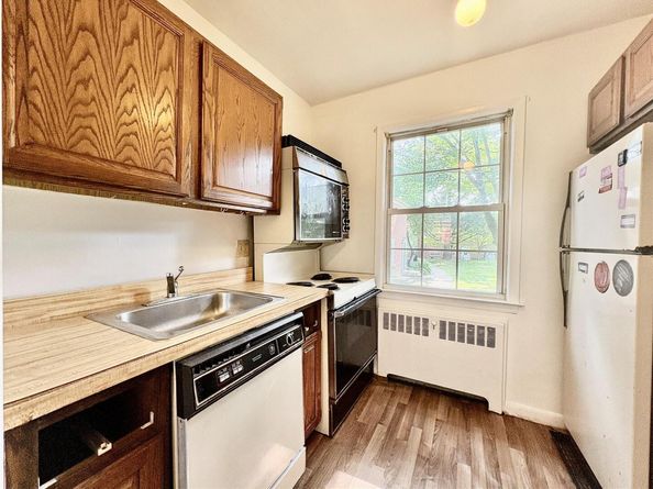 182 Pinewood Road 28, Hartsdale NY 10530