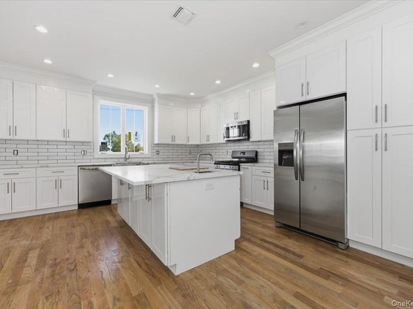 2437 Archer Street, Seaford NY 11783