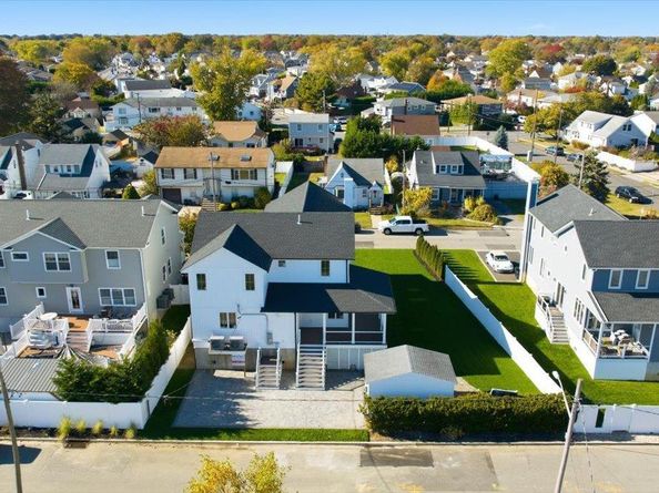 2437 Archer Street, Seaford NY 11783